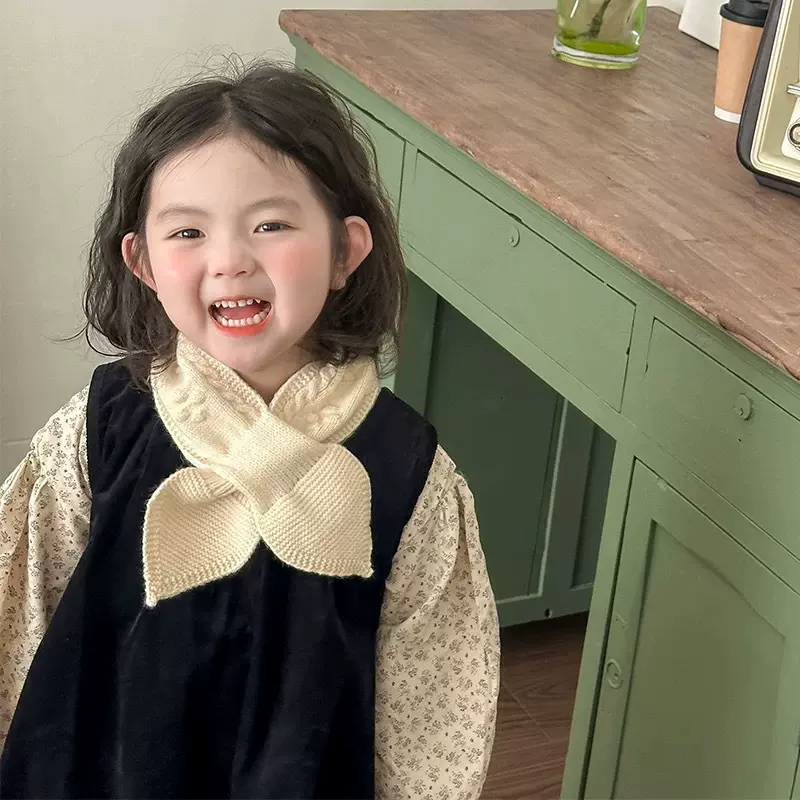 宝宝围巾韩版婴幼儿秋冬季户外保暖简约纯色好搭洋气儿童交叉围脖