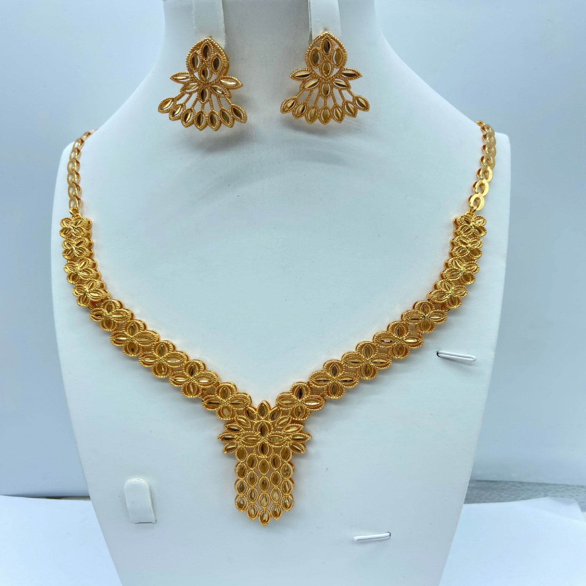 Transfronterizos de moda retro de Oriente Medio conjunto de joyería collar pendientes de boda banquete de bronce de lujo joyería dorada mujer