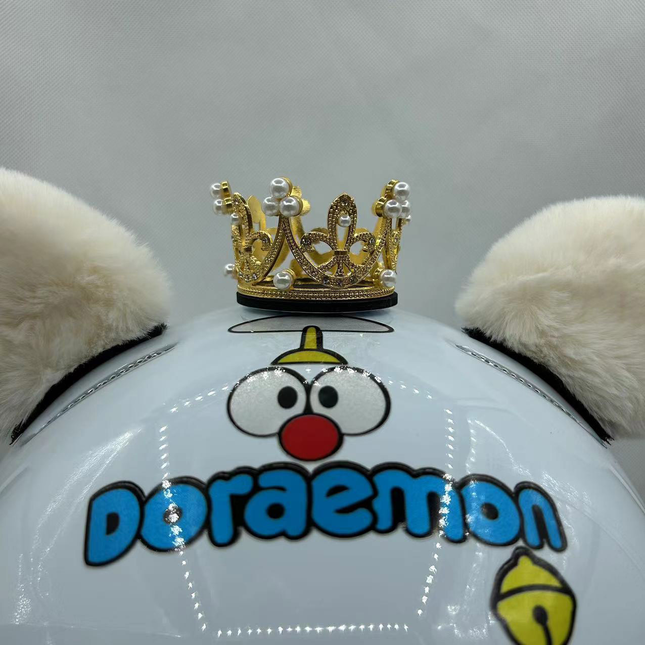 중간 황금 왕관