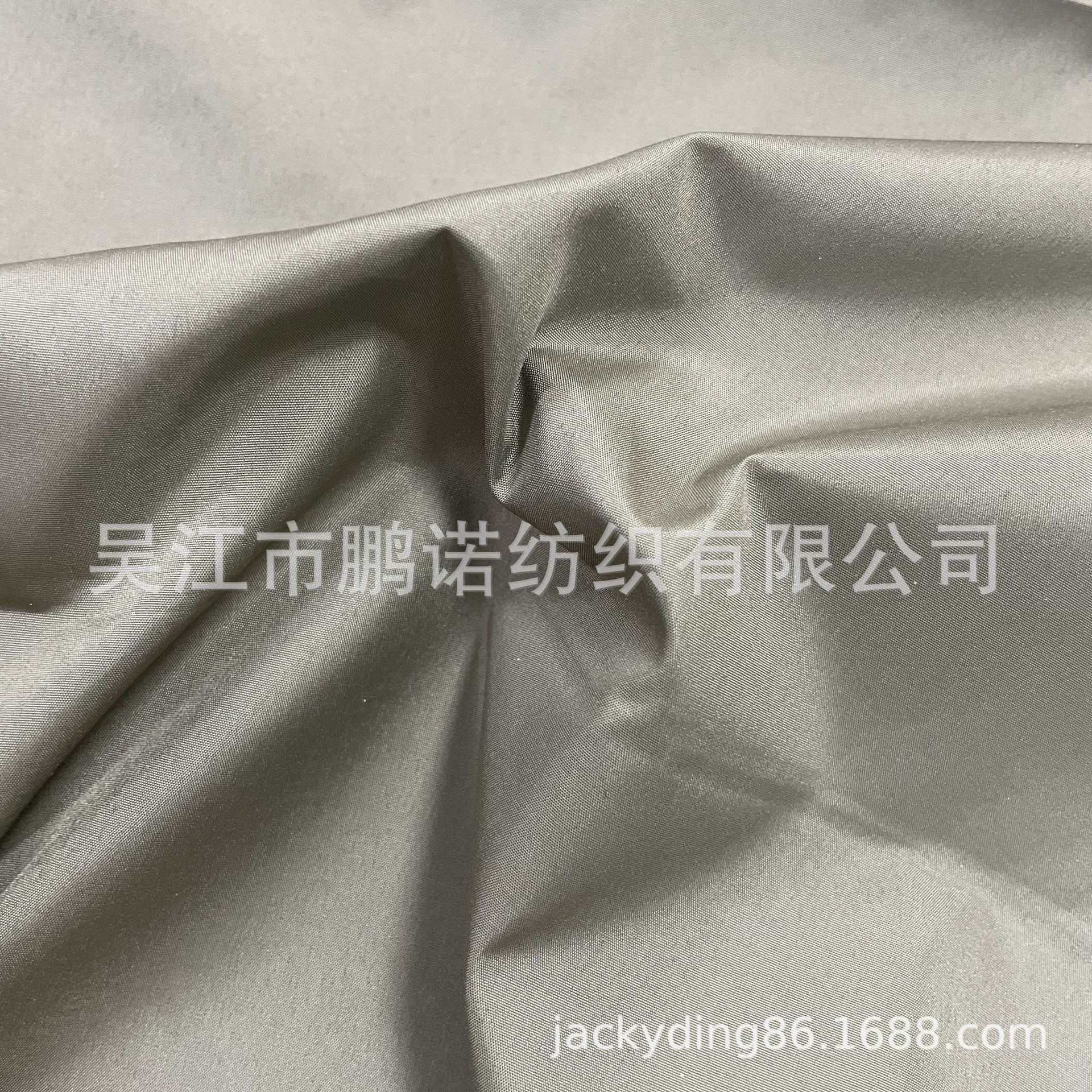 50D平纹棉服羽绒服面料 涤纶派克服里布里料 300T春亚纺