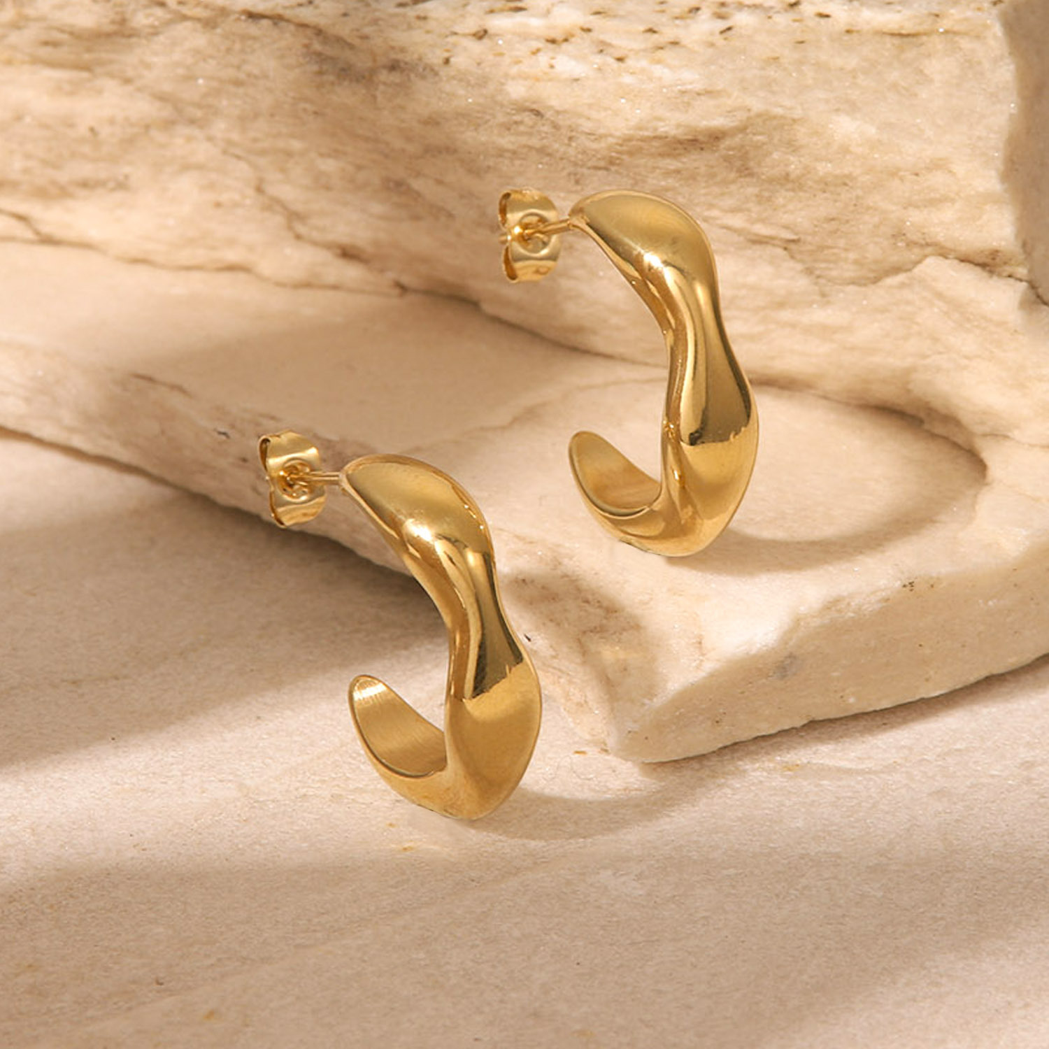 Moda Simple 14k Chapado En Oro Acero Inoxidable Irregular En Forma De C Pendientes display picture 3