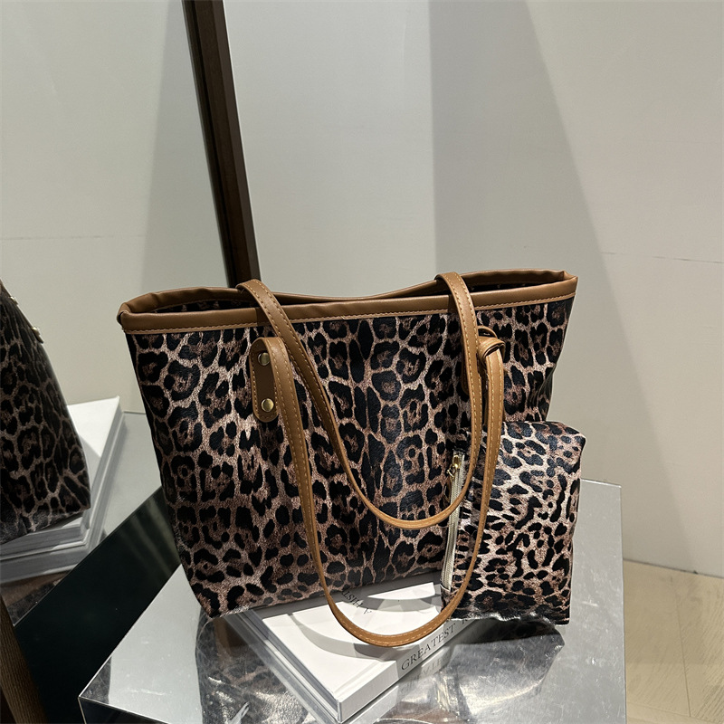 Bolso con estampado de leopardo para mujer de gran capacidad 2024 nuevo otoño e invierno bolso de compras casual de un solo hombro bolso de viaje de trabajo de moda