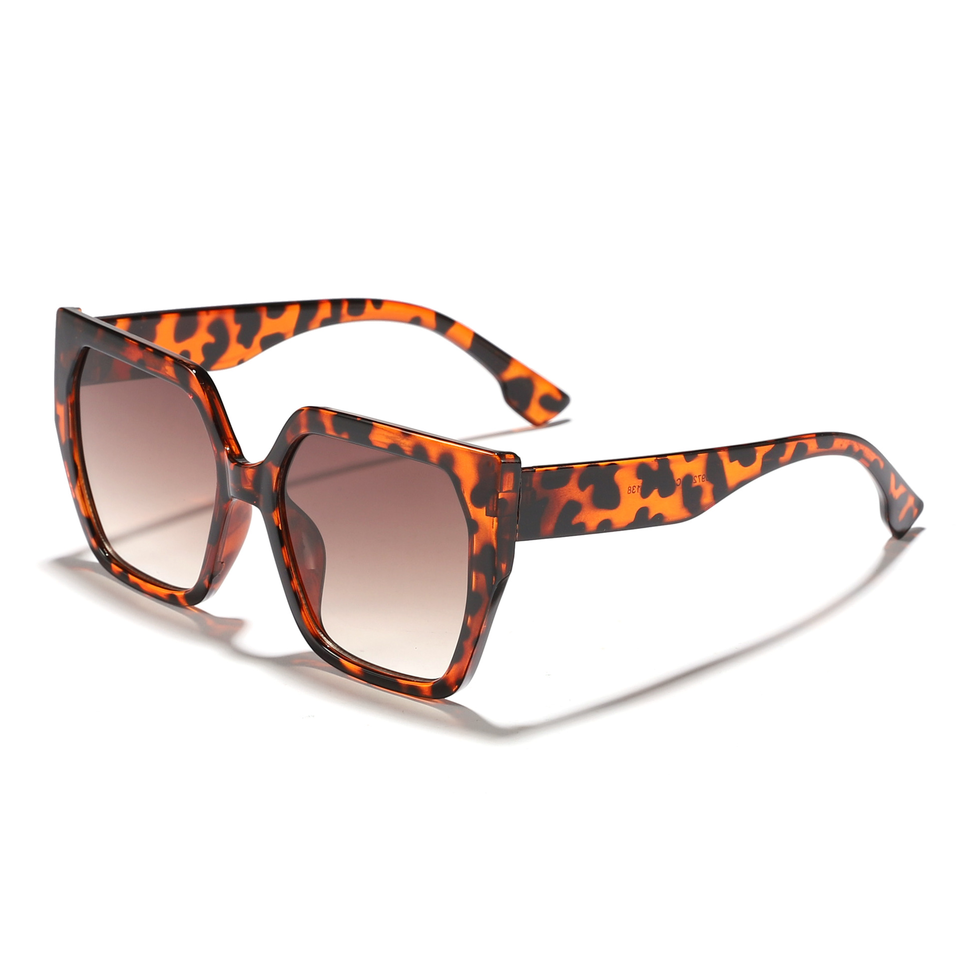 Nuevas gafas de sol caja de gradiente ojos de gato sunglasses gafas de sol marrones europeas y americanas al por mayor uv400 comercio exterior