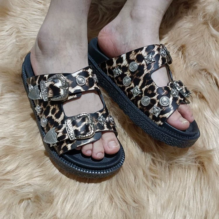 2023 Новая Летняя женская обувь больших размеров для внешней торговли на толстой подошве с металлической пряжкой с блестками и широким ремешком, трансграничная Женская Kx