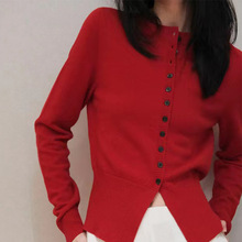 大牌同款春秋新品红色开衫女外套薄款纯色多扣毛衣收腰开叉针织衫