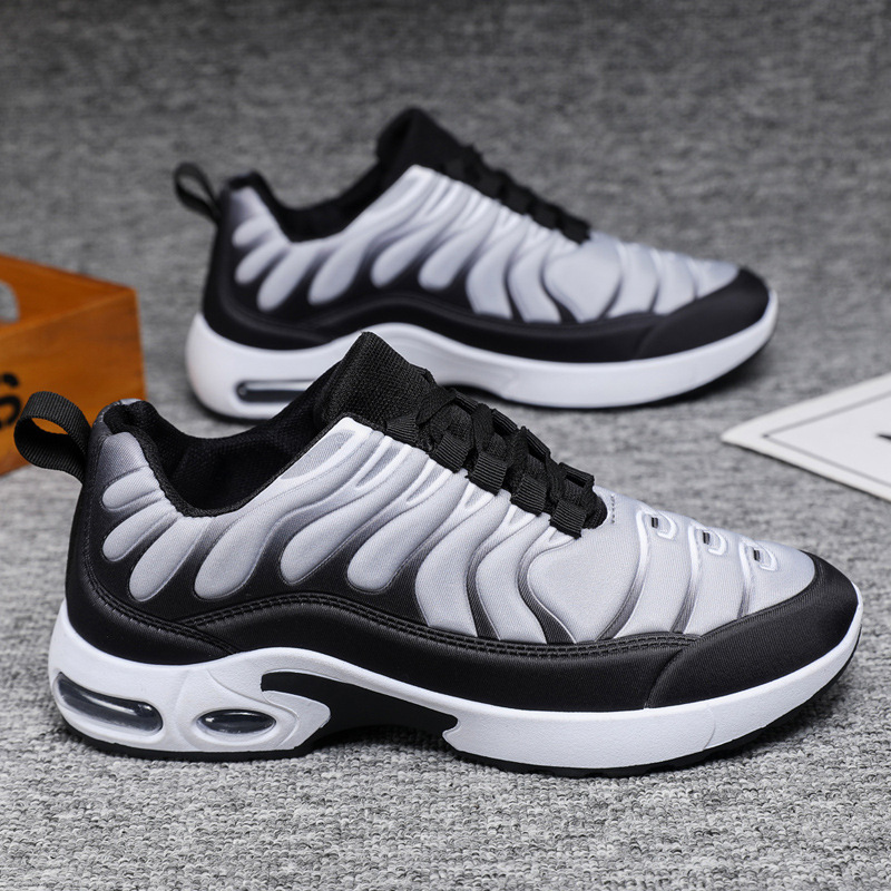 Zapatos para correr de hombre 2025 otoño nuevos zapatos transpirables de malla con cordones zapatos de moda de corte bajo zapatos deportivos casuales para hombres.