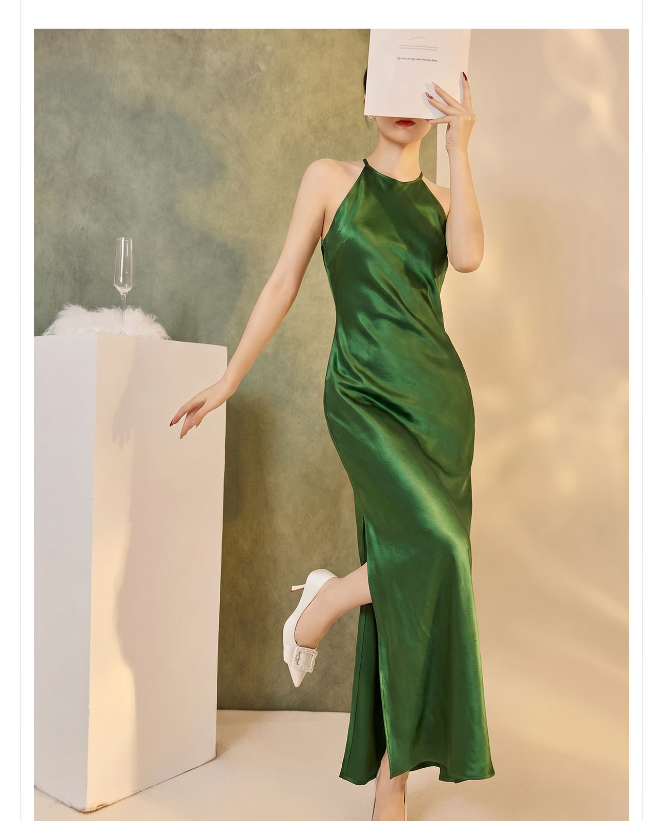 Đầm maxi thắt eo xếp ly cắt chéo — màu xanh đậm chi tiết 8
