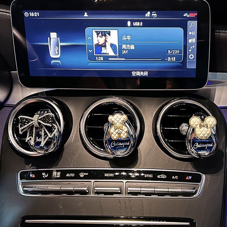 Perfumes de automóviles, salidas de aire, adornos de automóviles