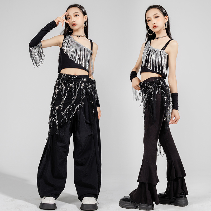 Niña mostrando el ombligo jazz jazz baile callejero traje de actuación modelo de grupo femenino pasarela práctica de moda traje de actuación de borla fresco