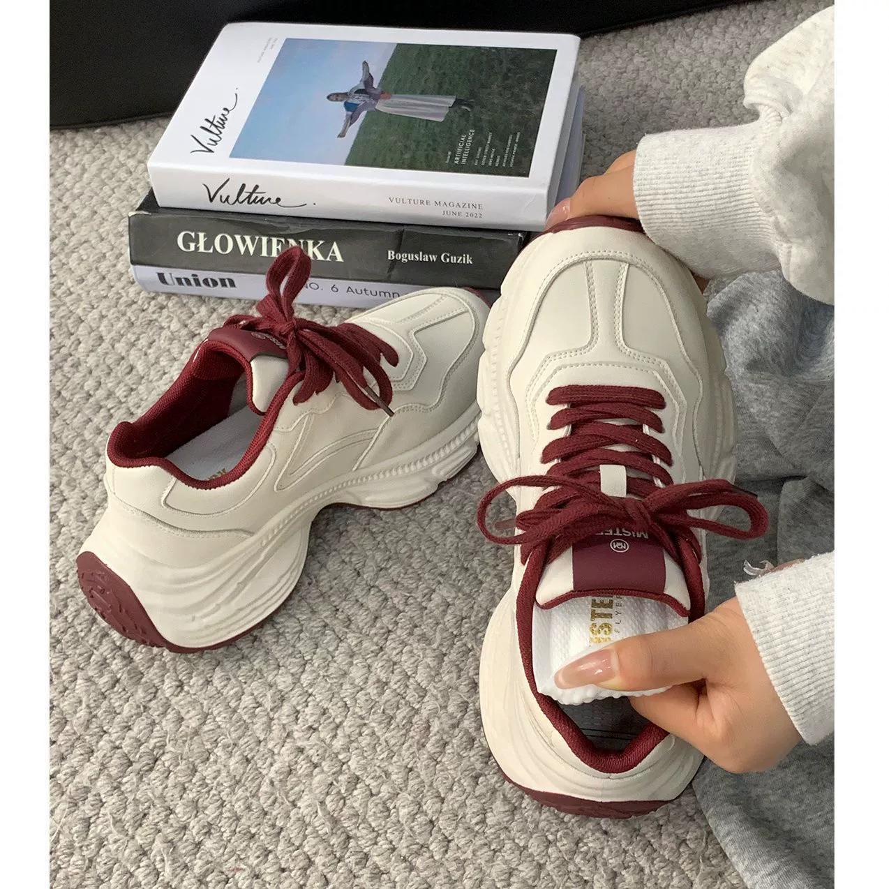 2024 Осень и зима новая толстая подошва и мелкий рот простые пригородные туфли