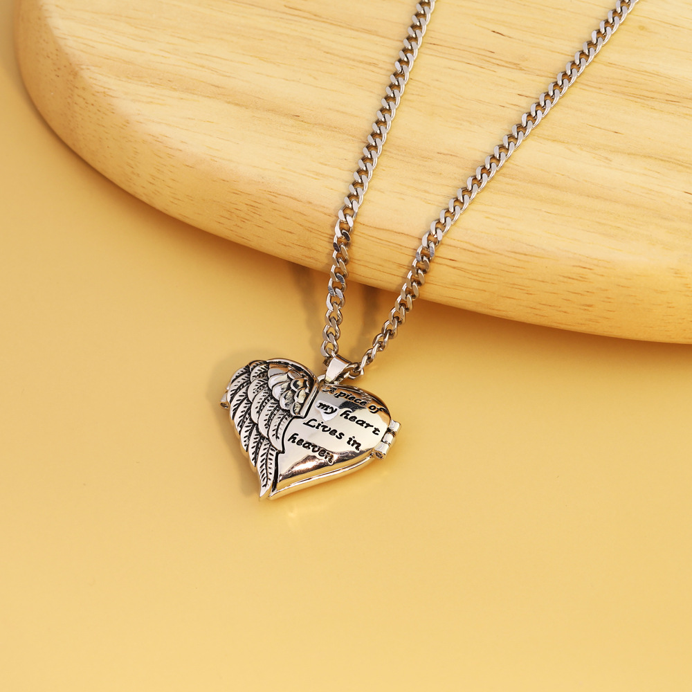 Fashion Heart Shape Copper Pendant Necklace Inlay Artificial Diamond Copper Necklaces display picture 3