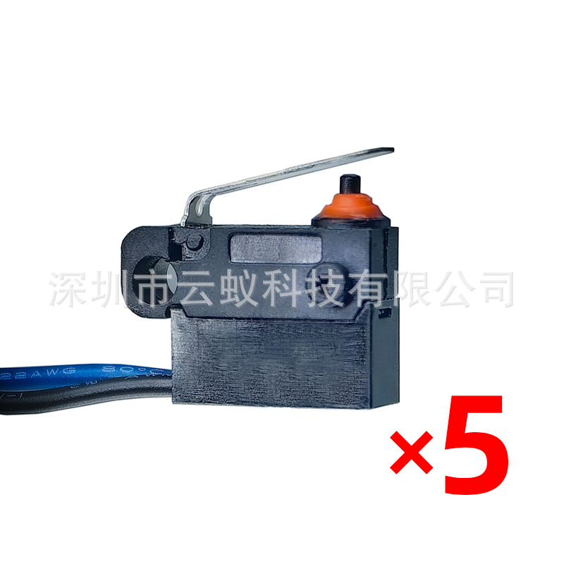 일반적으로 열린 측면 콘센트 5개