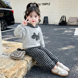 女童休闲套装春秋季2026新款儿童洋气卡通贴布条纹连帽卫衣两件套