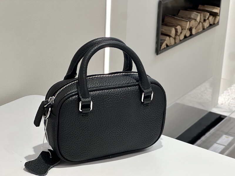 佰締革製品の女性バッグ2025新型高級感ハンドバッグのトップ層牛革シングルショルダーバッグミニ枕バッグ|undefined