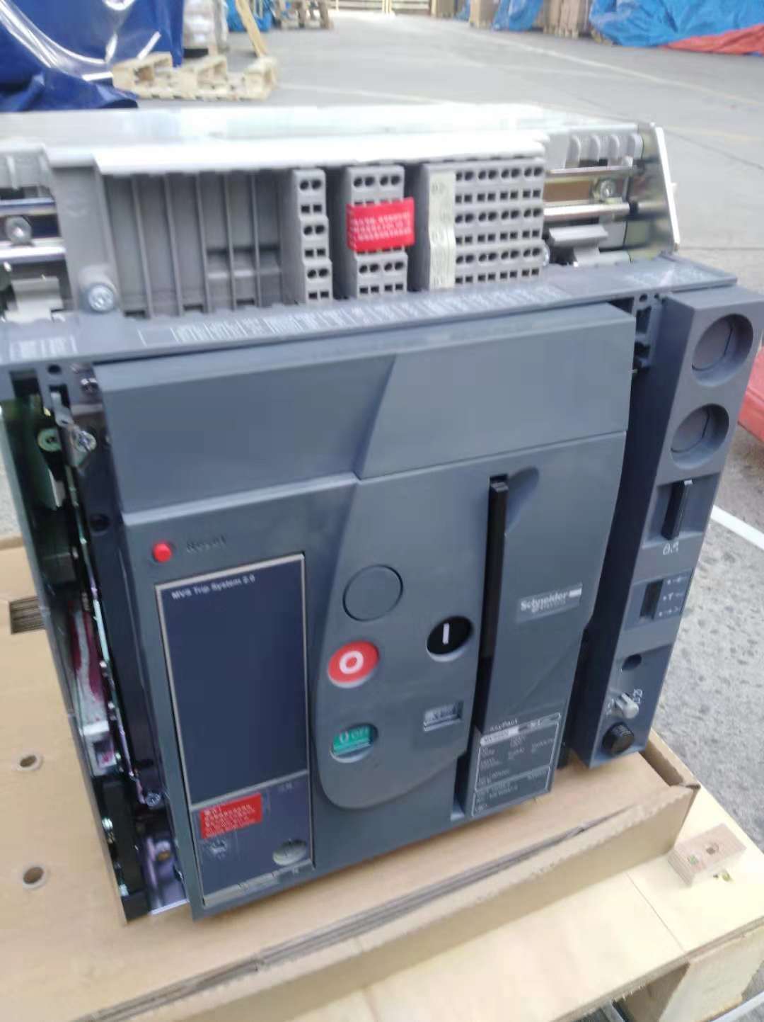 MVS断路器3200A MVS32H3F6V电动储能万能断路器可开增税