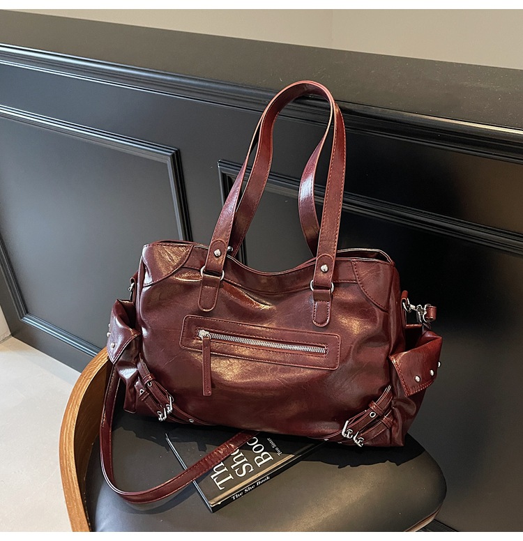 Bolso retro de gran capacidad para mujer 2025 verano nuevo estilo coreano oscuro ventilador bolso de coche casual mensajero de viaje bolso especial