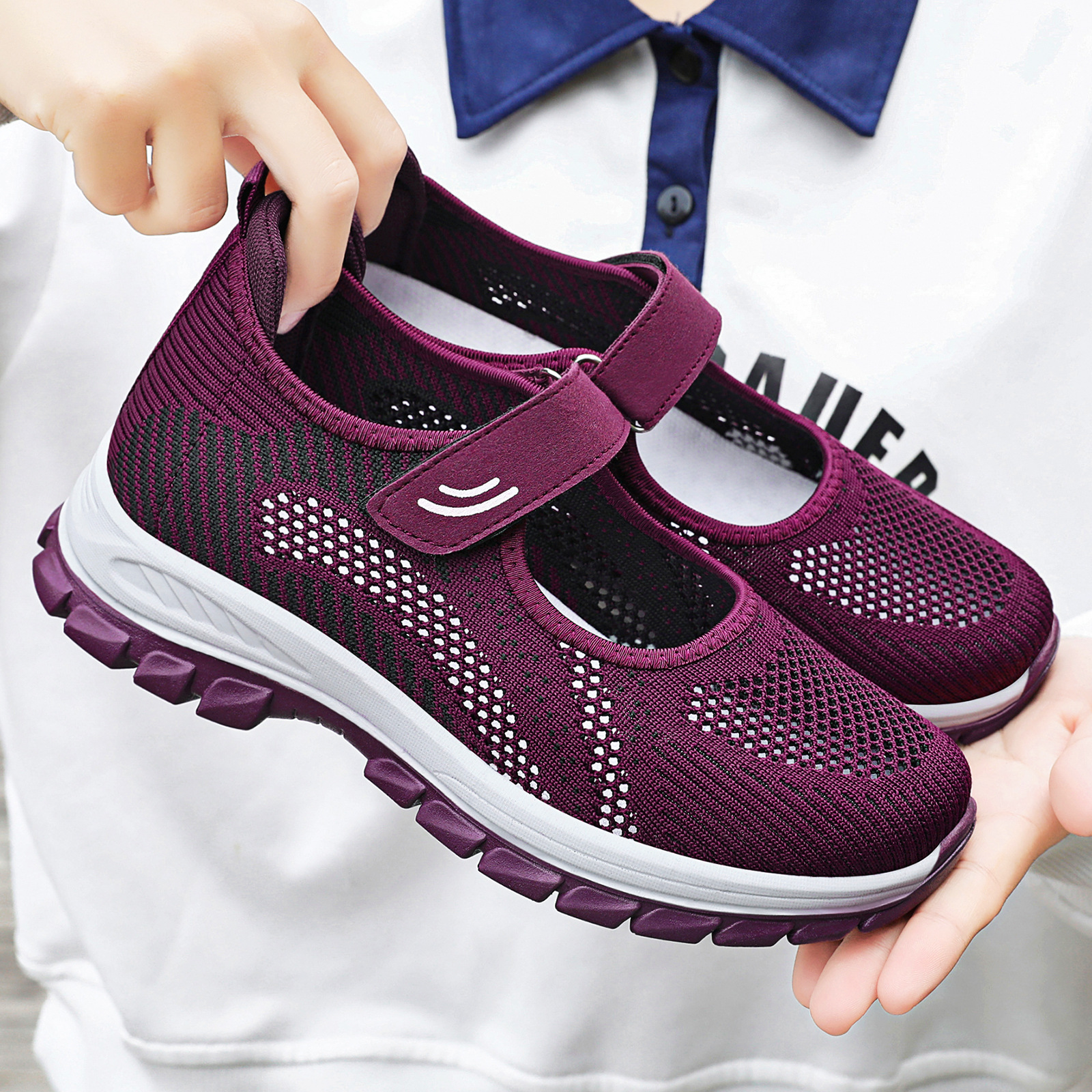 Zapatos de verano para mujer nuevo estilo venta al por mayor transfronteriza de madres de mediana edad y ancianas zapatos ligeros de suela blanda zapatos de red de velcro para mujer