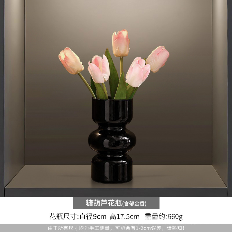 설탕에 절인 haws 검은 꽃병