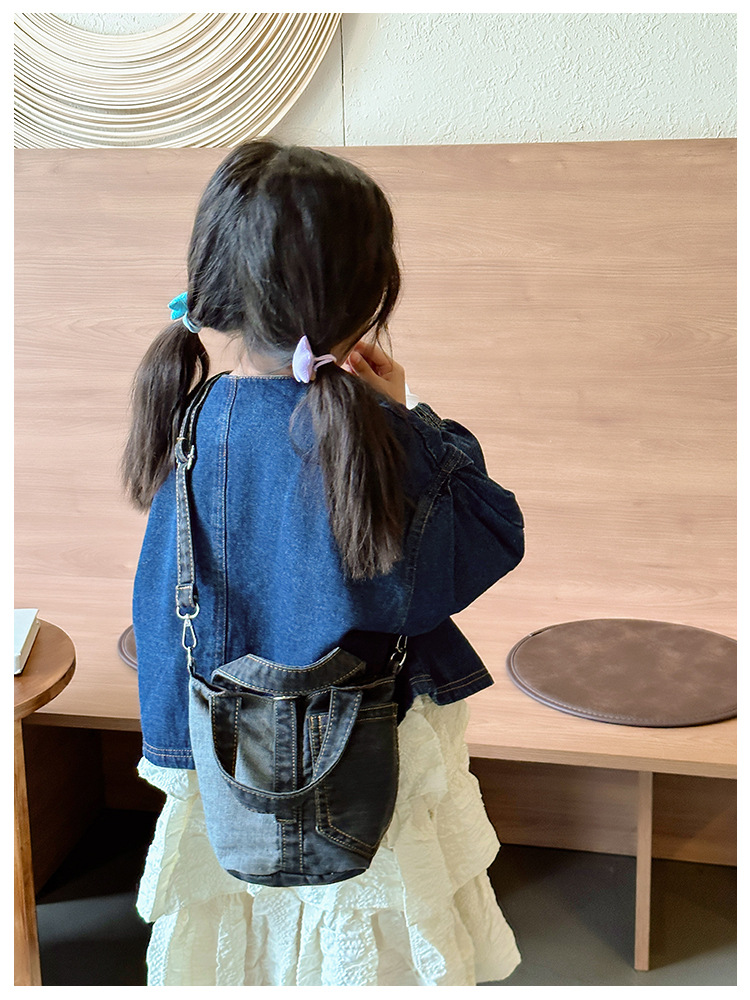 Unisex Medium Denim Solid Color Vintage Style Streetwear Bucket Lock Clasp Crossbody Bag display picture 24