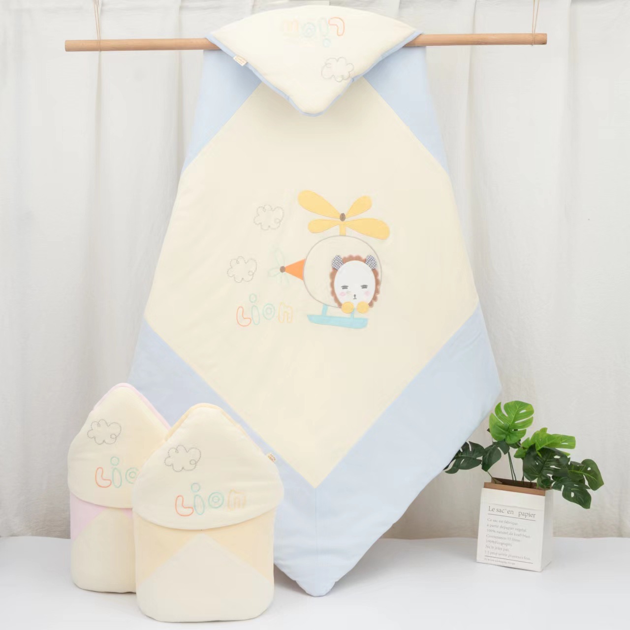WeChat suministro directo de dibujos animados bordado manta swaddling manta al por mayor Bebé cálido algodón y engrosamiento edredón anti-kick saco de dormir