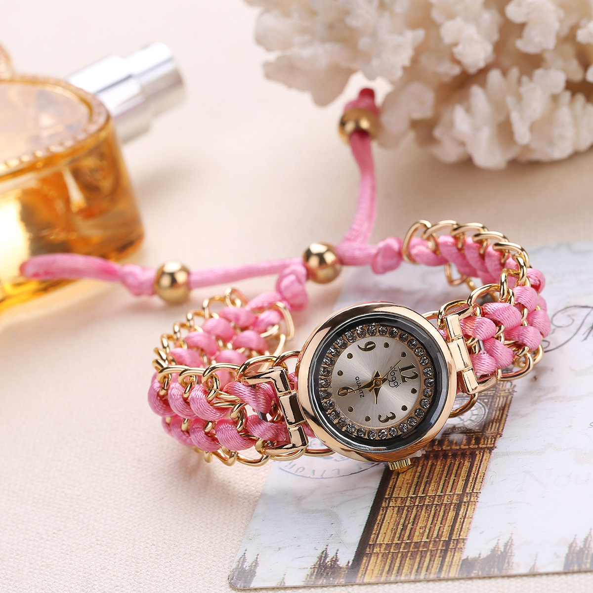 Quadrante piccolo di vendita caldo con orologio intrecciato con diamanti, orologio da donna al quarzo con corda retrattile alla moda_voghion.com