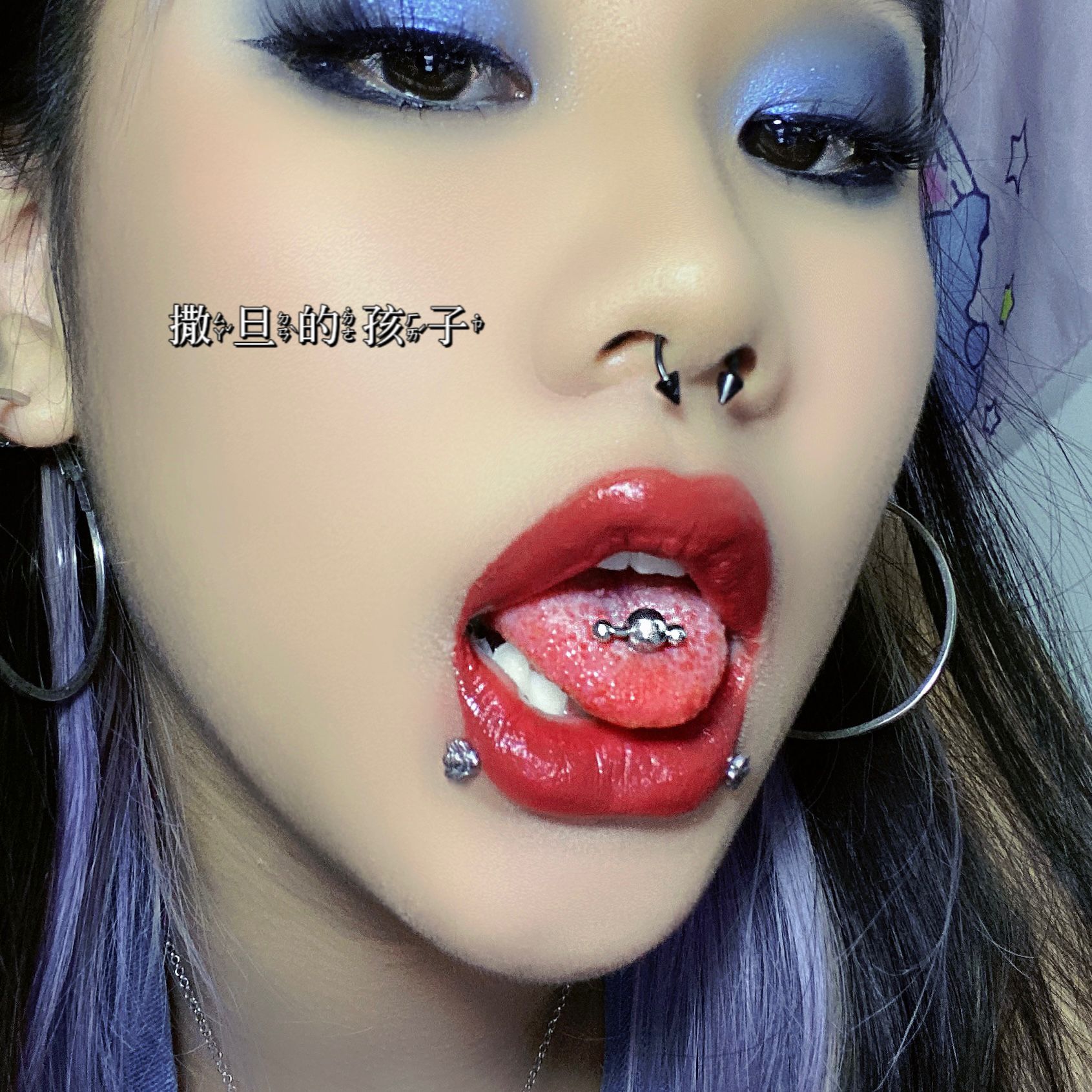 Silver pointed spike labret stud material detail