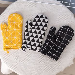 Kitchen Anti-scalding Oven Heat-insulating Gloves Microwave Gloves Baking Gloves High-temperature-resistant Gloves Thickened Non-slip Gloves