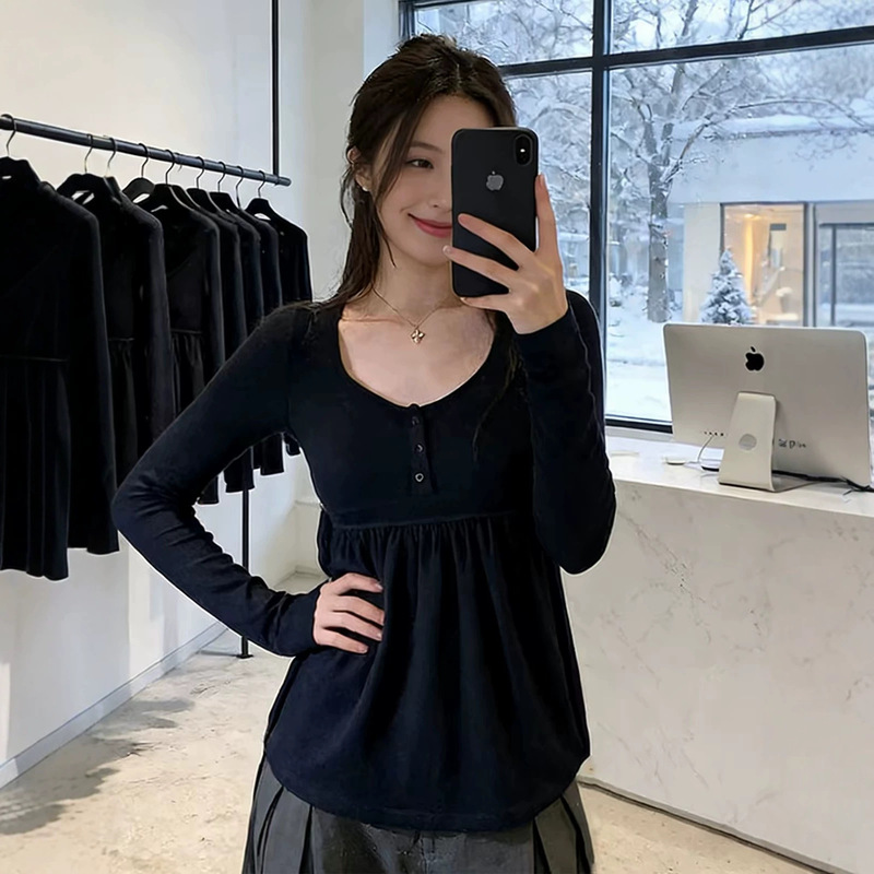 Korean-style long-sleeve T-shirt for women, new early autumn design with lotus-shaped hem, waist-cinching, slimming, and flattering, with a high-end feel