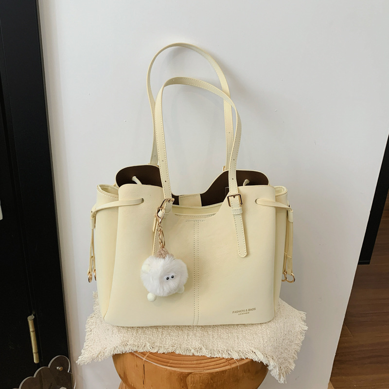 Bolsa de verano de gran capacidad para mujeres 2026 nueva moda para viajar versátil alta sensación esmerilado bolso de brazo