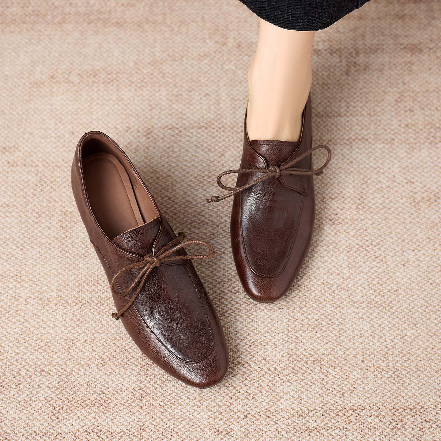 Giày da nữ kiểu Anh buộc dây mũi nhọn gót vuông 4 cm — màu nâu