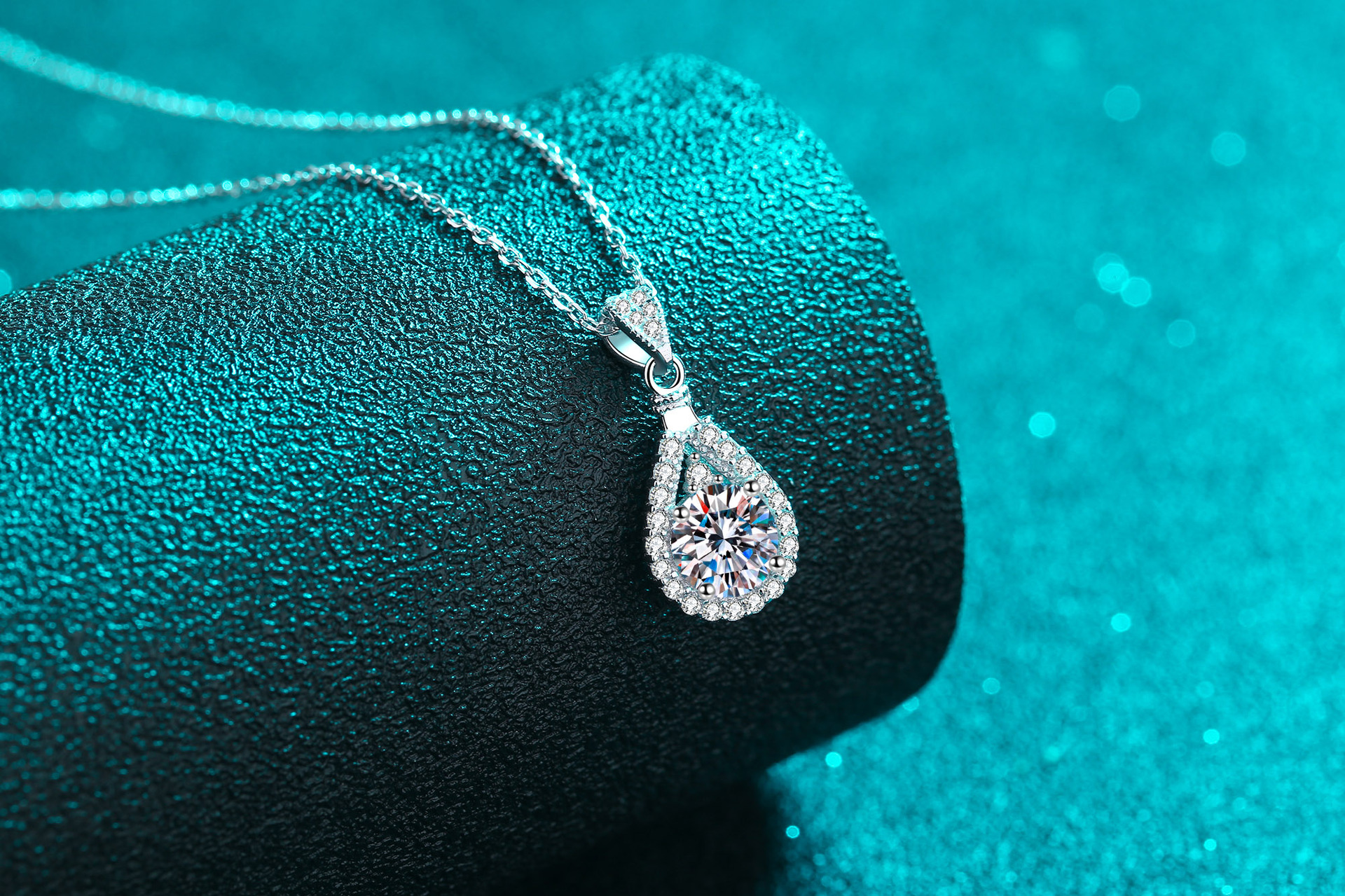 Elegant Water Droplets Sterling Silver Moissanite Zircon Pendant Necklace In Bulk display picture 3