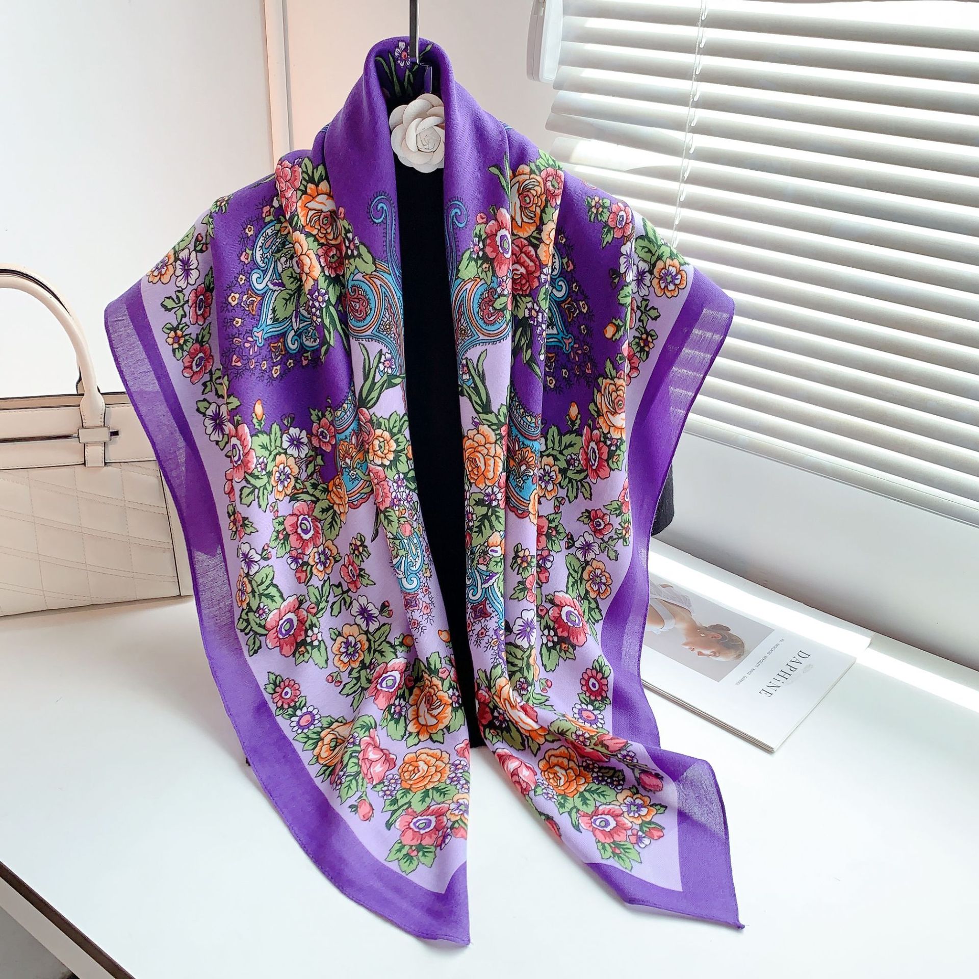 Nueva fotografía de viajes bufanda cuadrada grande de terciopelo de las mujeres siente estilo étnico al aire libre bufanda de protección solar con aire acondicionado bufanda cálida