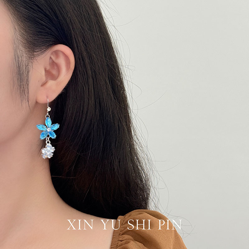 Parure collier et boucles d'oreilles fleur diamant bleu_voghion.com