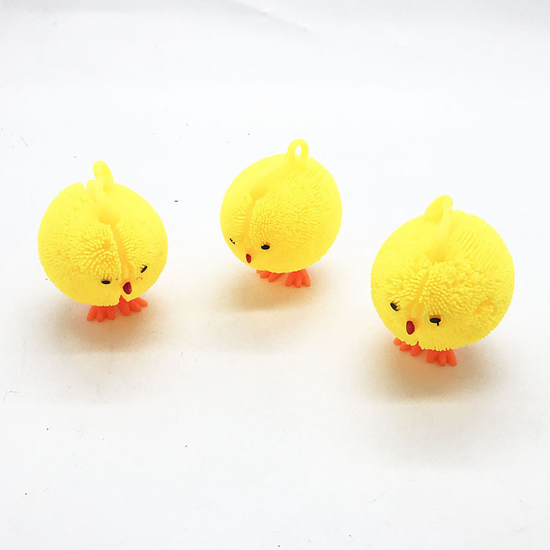 新しい子供の閃光のおもちゃの縄のニワトリのledの発光の小さい黄色のニワトリの箱はひよこの臨沂の2元のおもちゃの卸売りを減圧します。