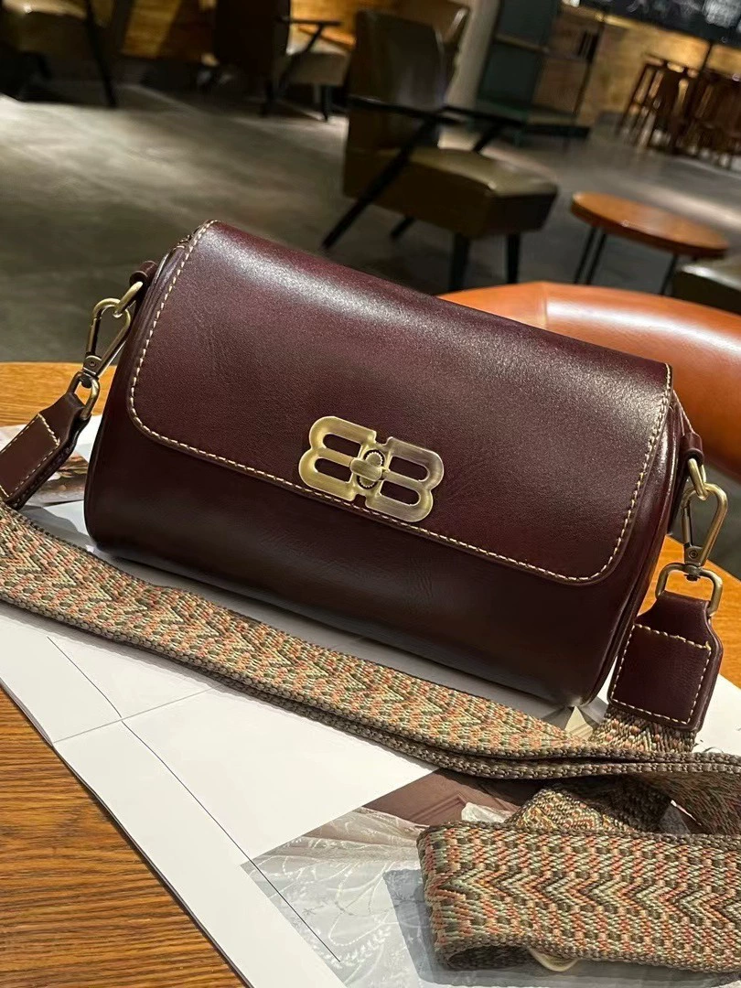 Leather shoulder bag, universal phone bag for leisure, cowhide, genuine leather