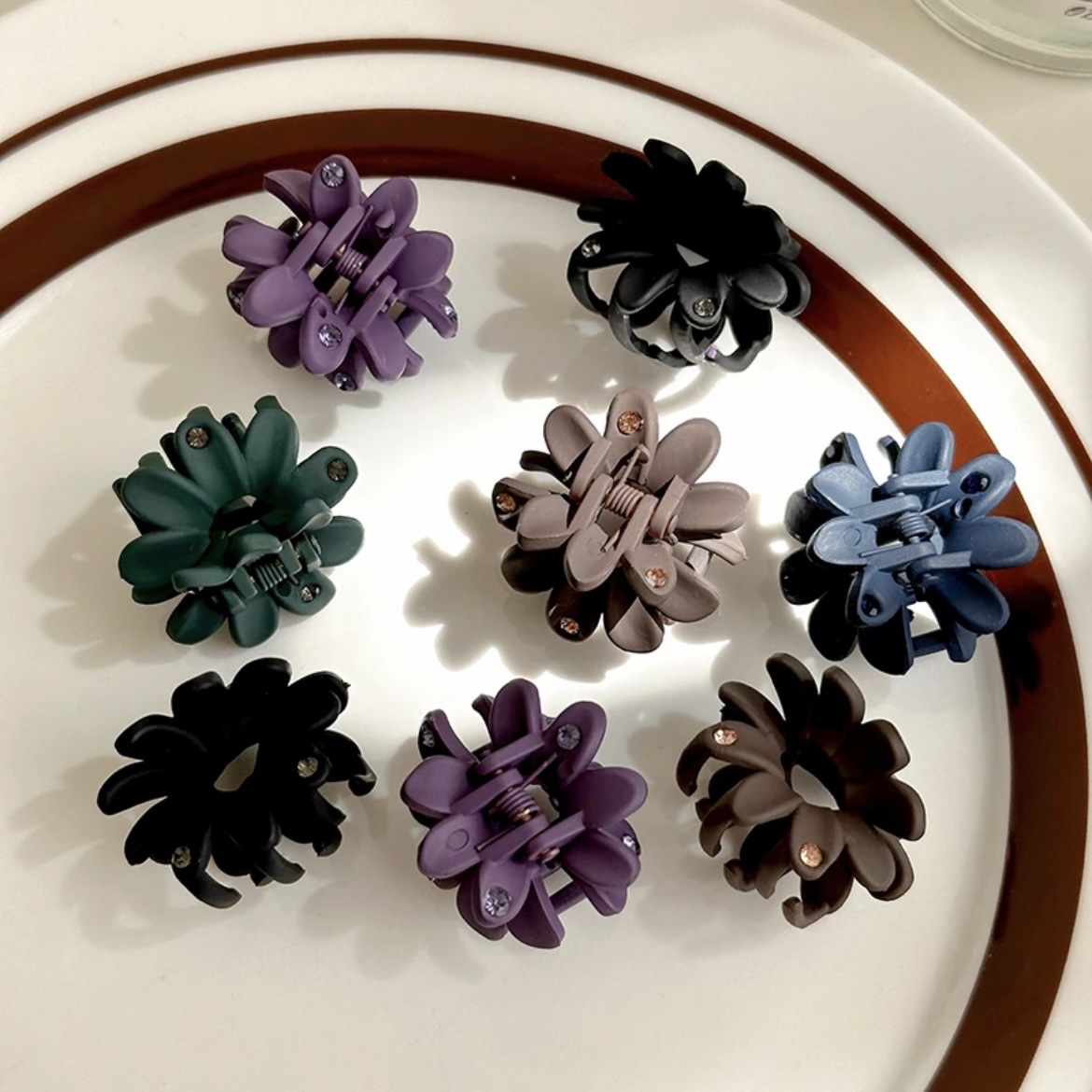 Light Luxury Flower Small Chrysanthemum Grab Clip with Diamond Hairpin Bangs Headwear