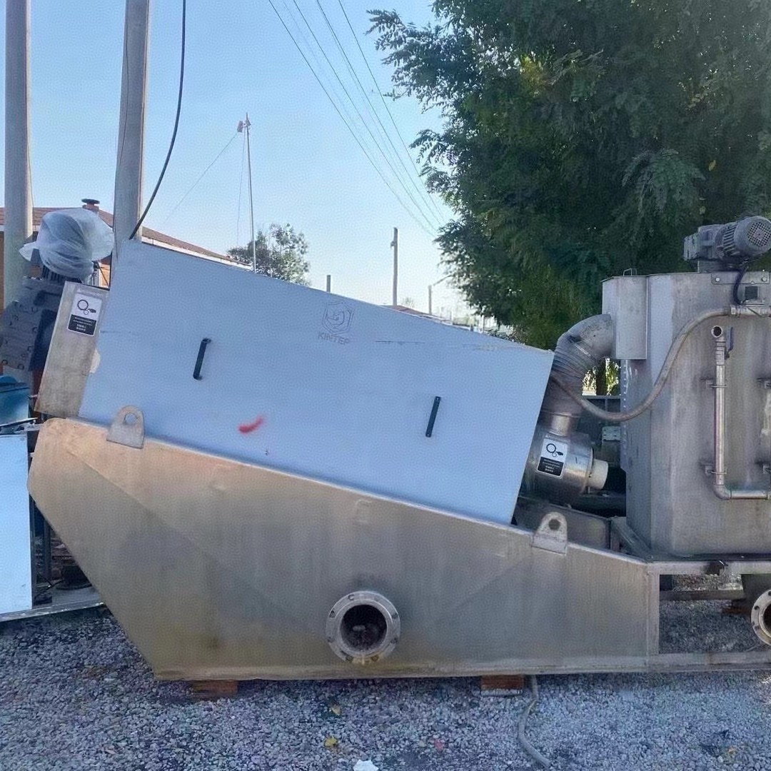 二手江苏康泰401型叠螺污泥脱水机工业污泥 猪厂鸡粪脱水机