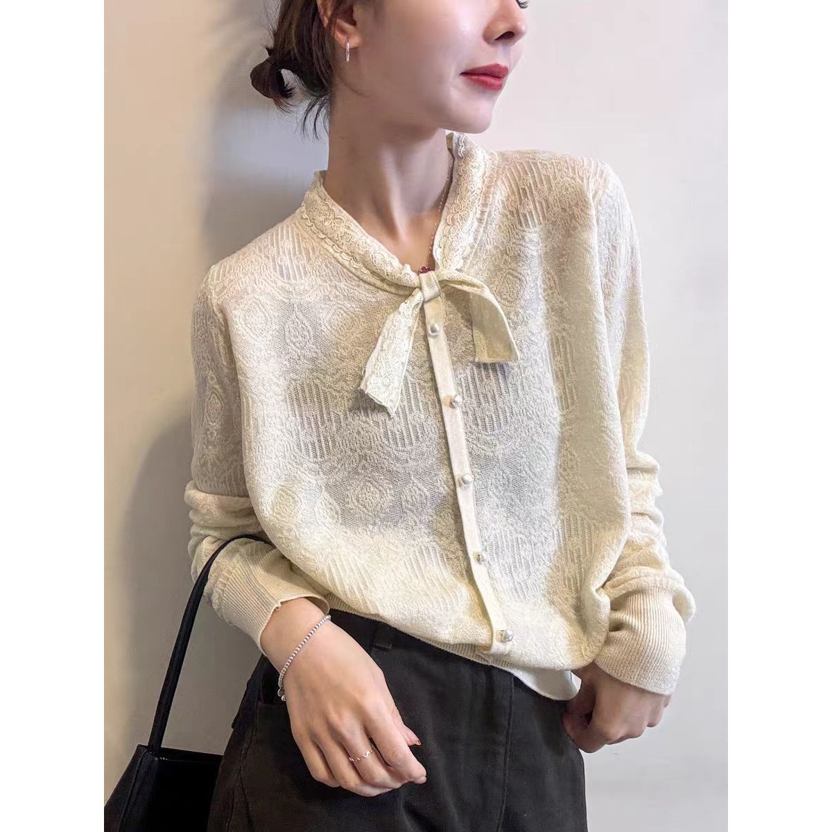 Bow Beaded Lace Wool Knitwear Women's European Station 2025 Winter New European Women's Bottoming Shirt Trendy