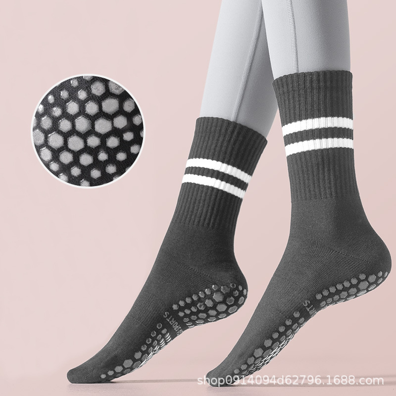 Calcetines de yoga nuevos de otoño para mujer, calcetines de algodón hasta la pantorrilla, calcetines deportivos de tubo medio corto con silicona antideslizante, calcetines de suelo blancos y negros