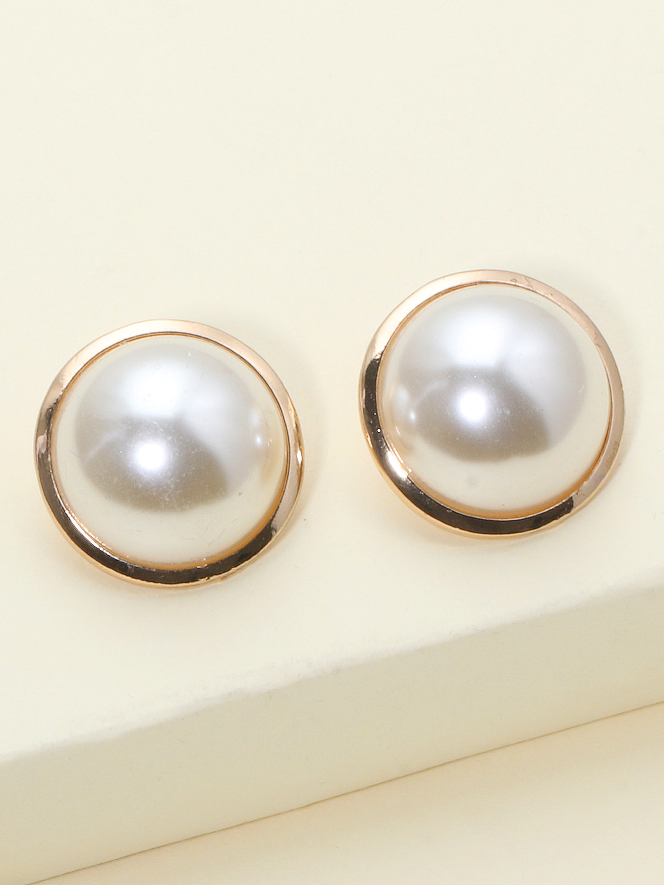 Retro Geometric Pearl Earrings Wholesale display picture 5