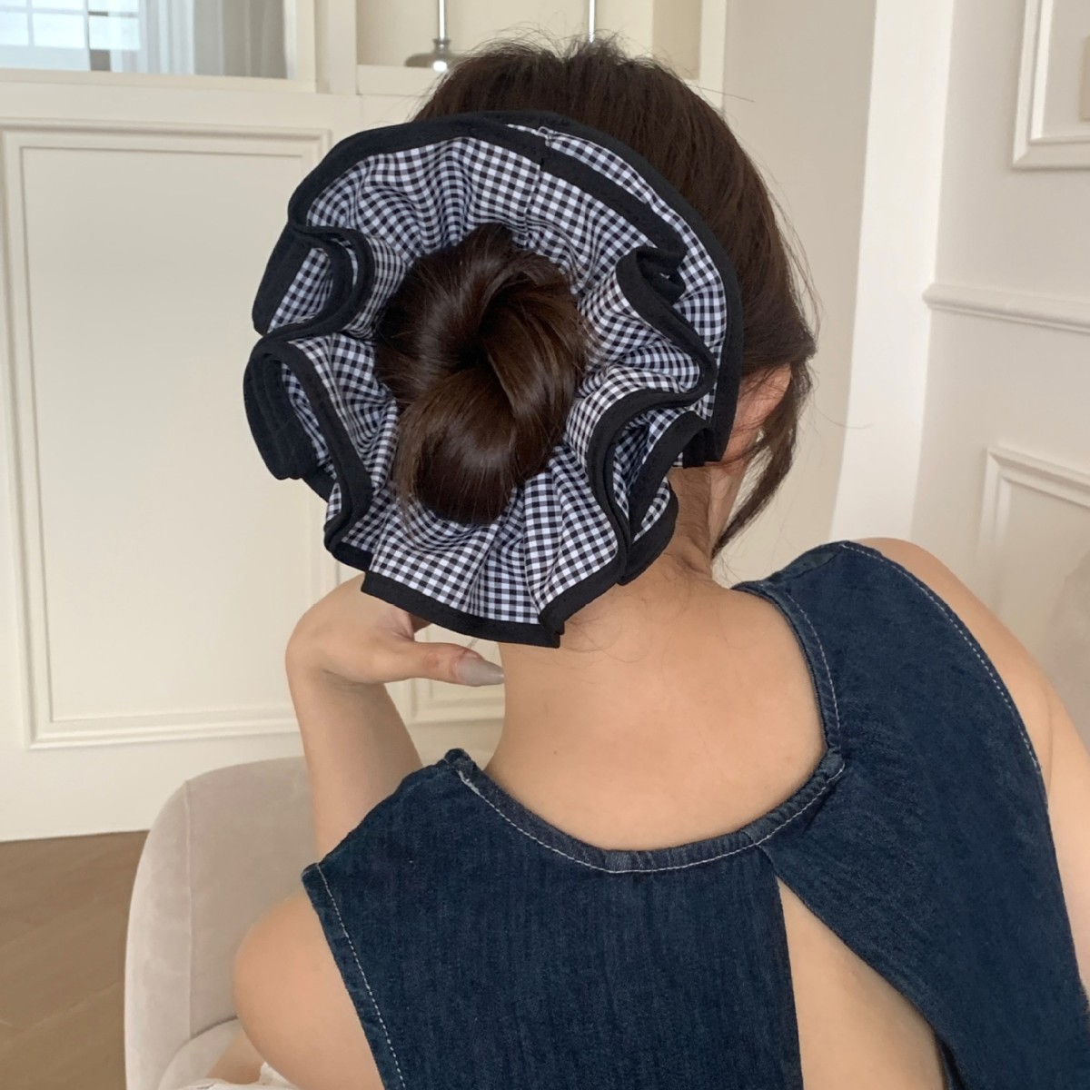 Tela de gasa a cuadros retro de alta calidad, lazo para el cabello de intestino grueso, pliegues, borde, cuerda de atadura tridimensional, textura, cuerda para el cabello de cola de caballo