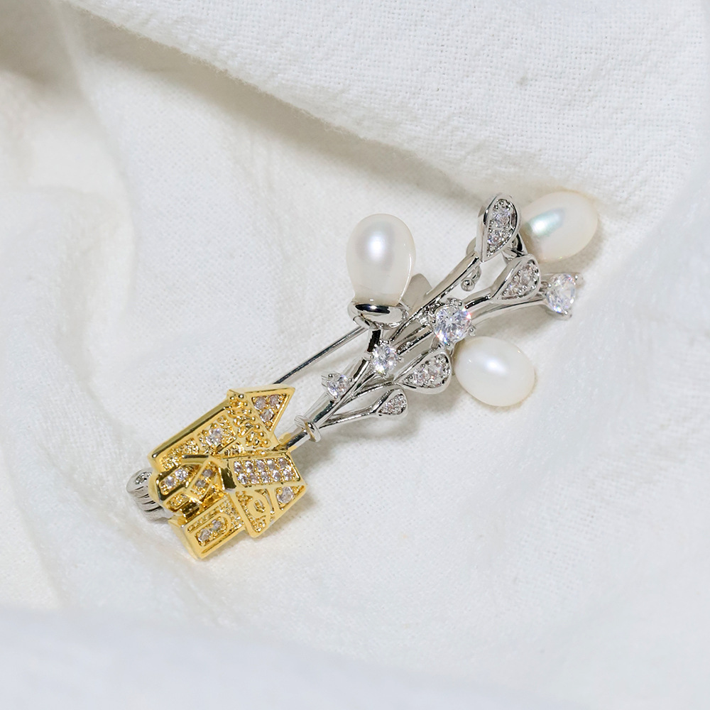 Año Nuevo original de alta calidad exquisita casa voladora viaje pin perlas de agua dulce broche de moda para amigos regalos de alta calidad
