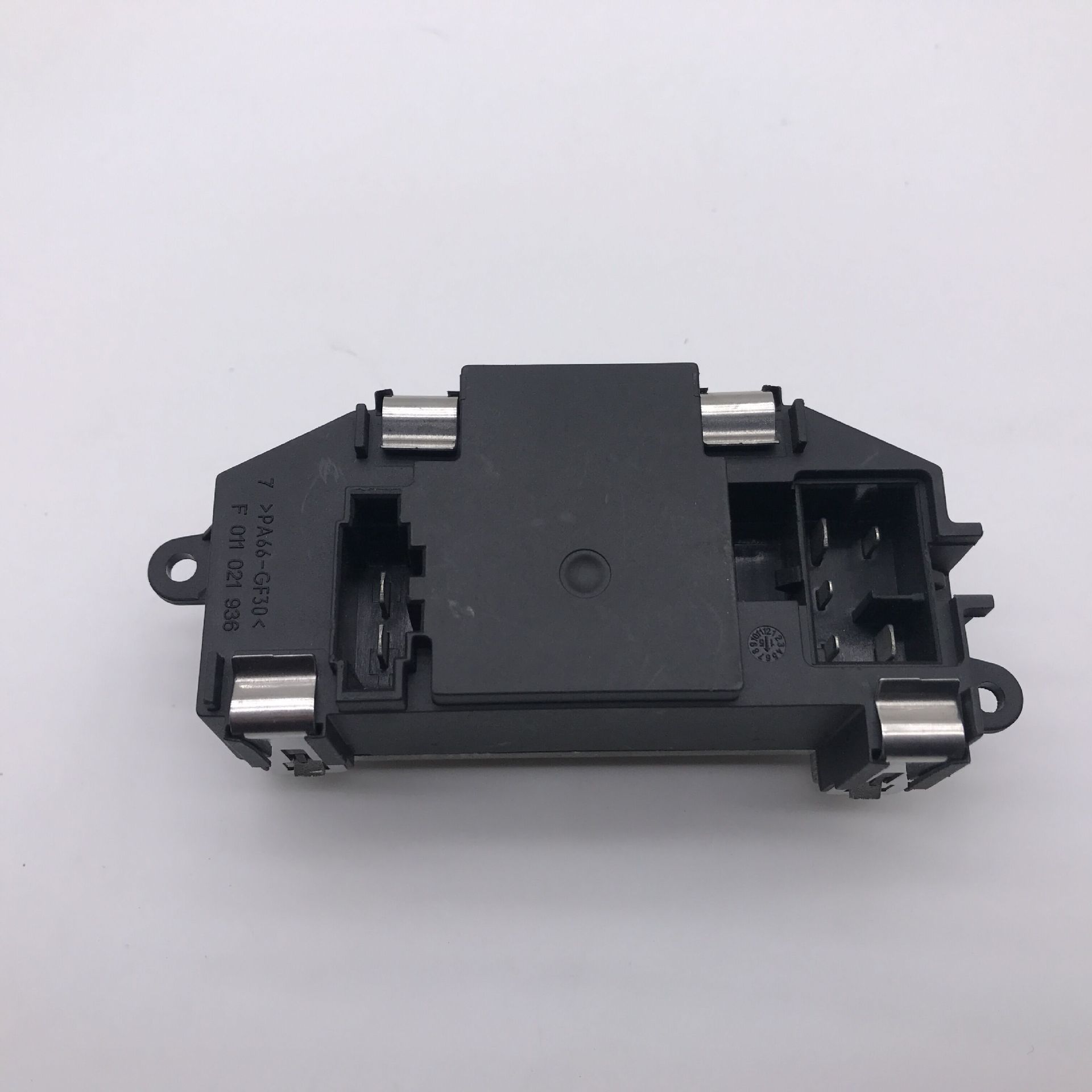 Adecuado para Audi A4L B8 Q5 calentador de resistencia del ventilador controlador 8k0 820 521 B