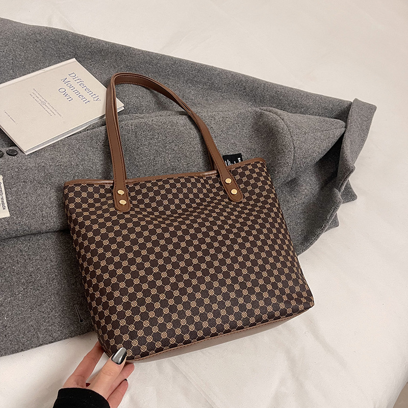 2024 invierno retro bolso de mano de gran capacidad para mujer nuevo bolso de axila para mujer bolso de hombro para viajero extranjero