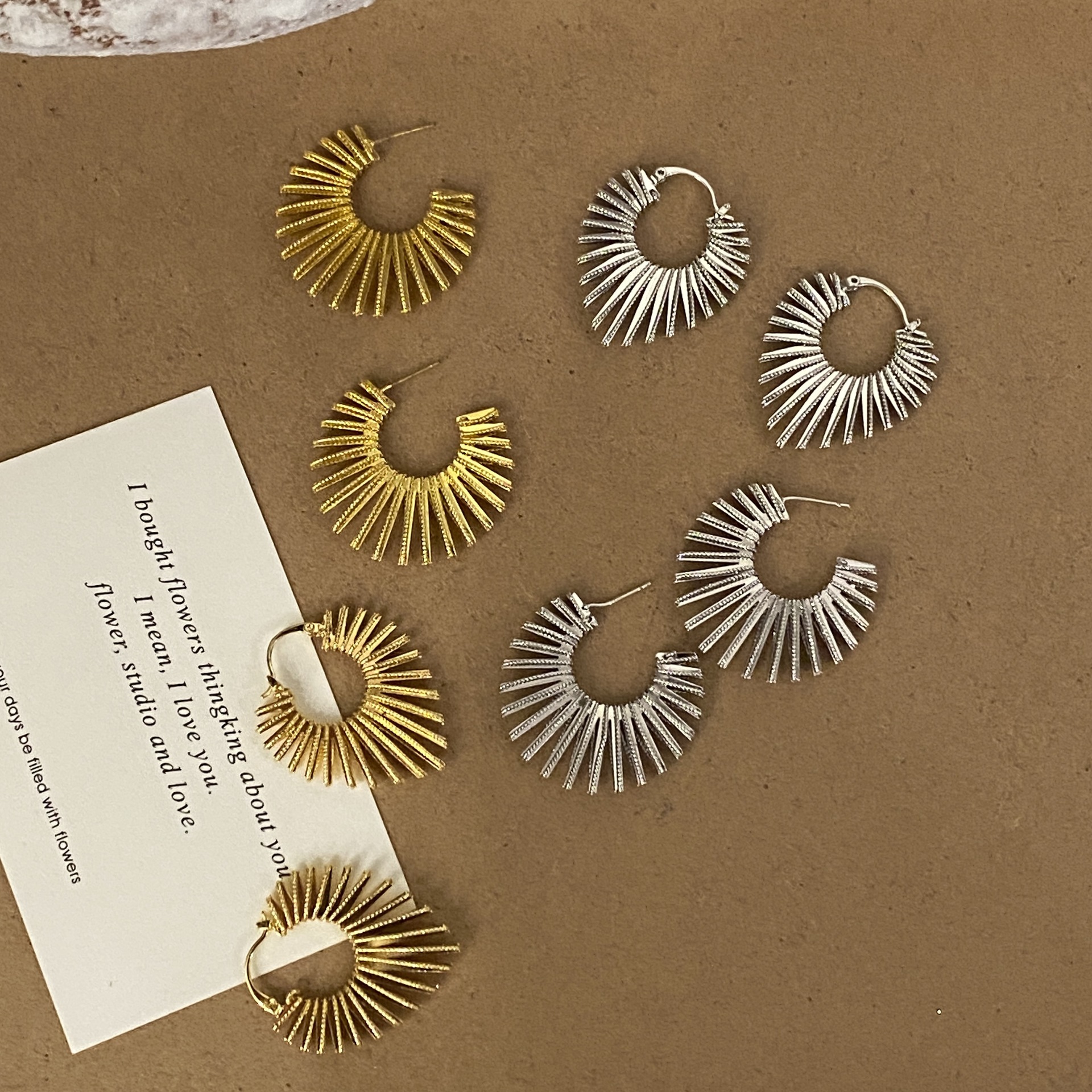 Hot-Selling Wholesale Irregular Personality C-Ring Earrings for Women, Gold Vintage Niche Coffee Gold Sunflower Earrings