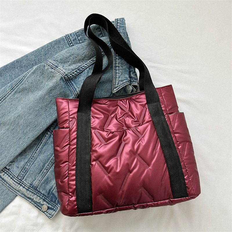 Bolsa de textura de alta calidad para mujeres nueva moda de gran capacidad otoño invierno perlada ropa de algodón bolso de hombro bolso de pluma de viaje