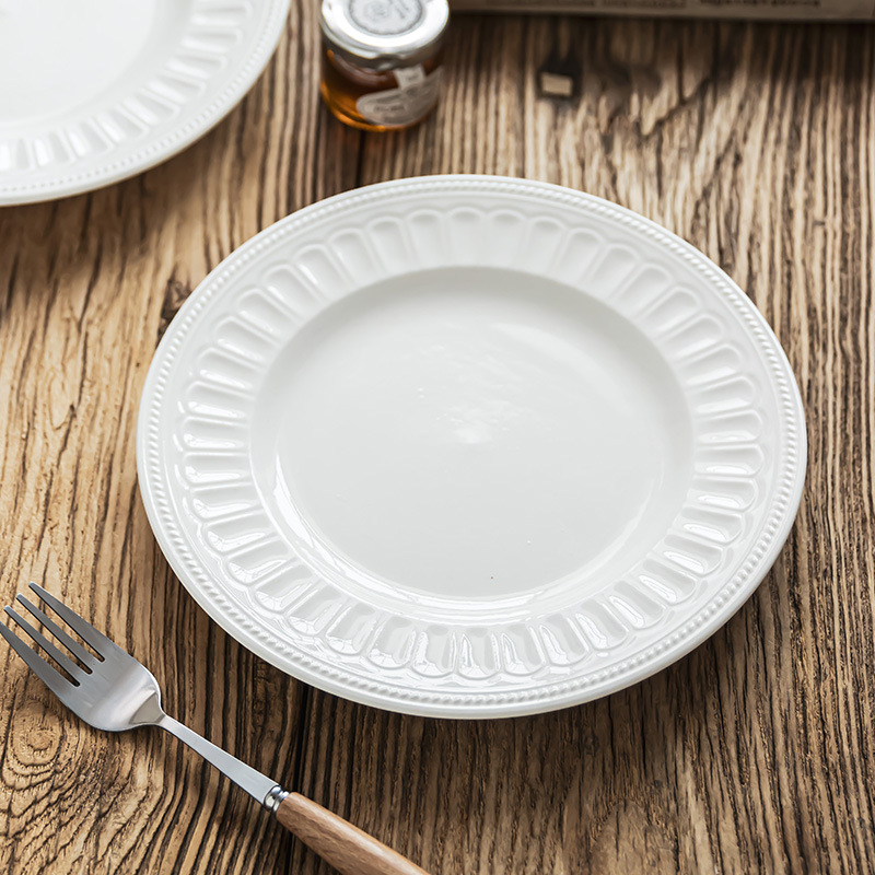 Platos de comedor blancos platos de cerámica al por mayor platos de platos caseros de alta calidad platos de platos de ensalada platos en relieve platos redondos