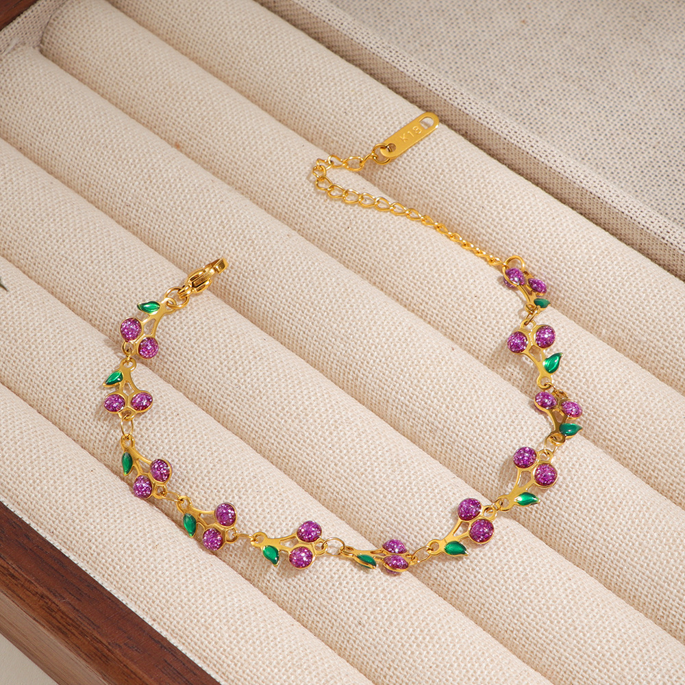 Explosiva transfronteriza ins casual estilo ligero y elegante pequeño estilo fresco fruta cereza pulsera 18k oro titanio acero dulce pulsera mujer