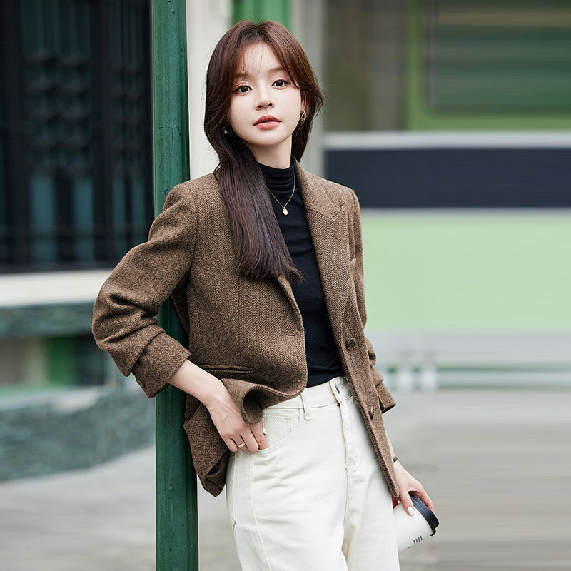 Corduroy Pink Blazer for Women, Autumn and Winter 2026 New Short Style, Petite, Elegant, Slim Fit, Thickened Suit