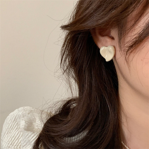 Long white earrings with bow pearl with letters